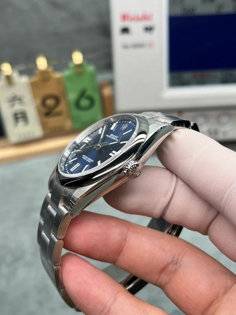 Oyster Perpetual 41 — supplier listing photo of this configuration, view 3