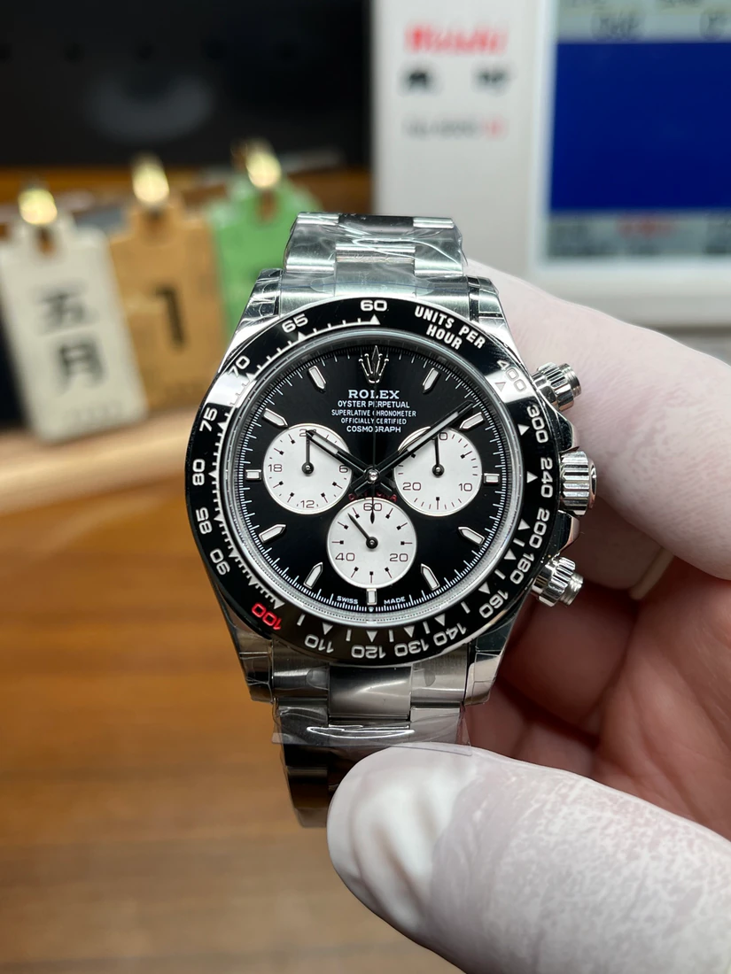 Cosmograph Daytona 40 — صورة من إدراج المورّد لهذه المواصفات، زاوية 1