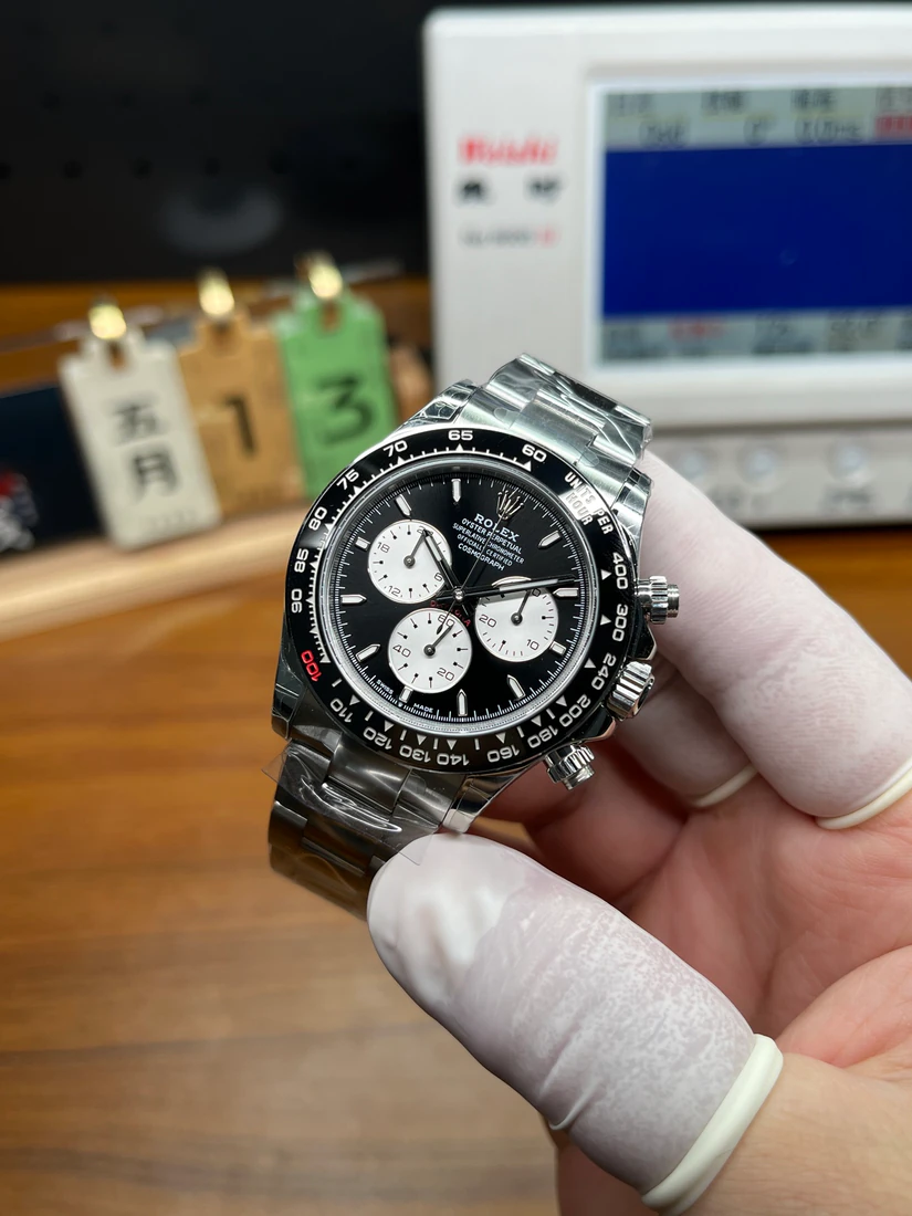 Cosmograph Daytona 40 — صورة من إدراج المورّد لهذه المواصفات، زاوية 2