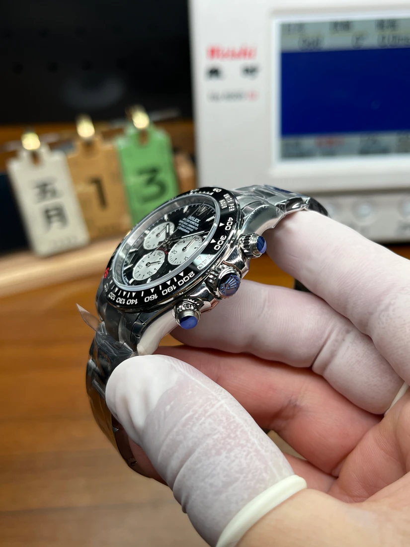 Cosmograph Daytona 40 — صورة من إدراج المورّد لهذه المواصفات، زاوية 3