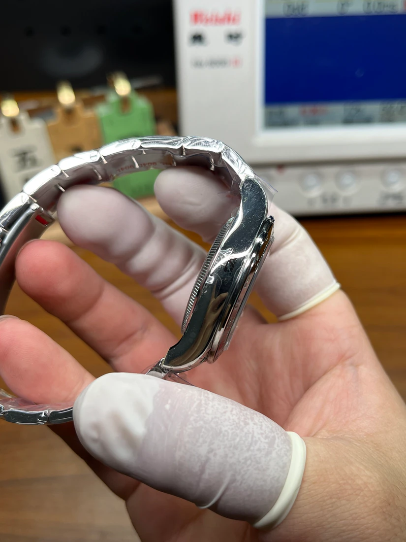 Cosmograph Daytona 40 — صورة من إدراج المورّد لهذه المواصفات، زاوية 5