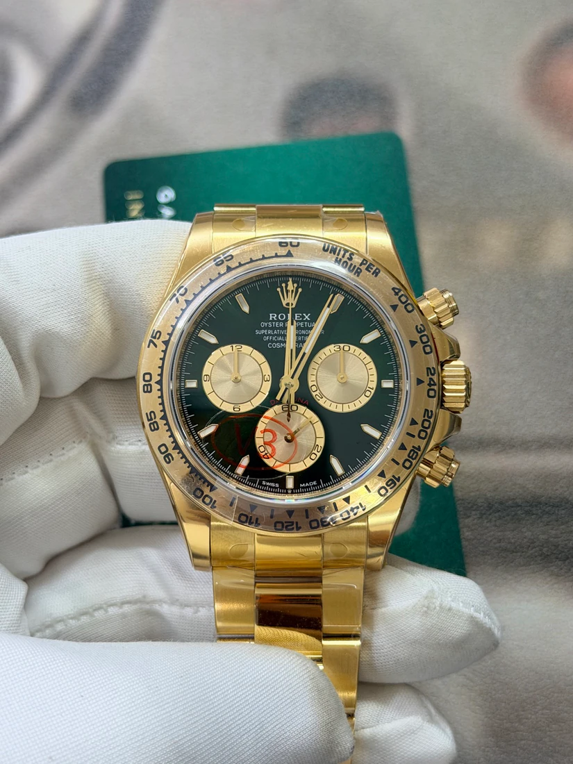 Cosmograph Daytona 40 — صورة من إدراج المورّد لهذه المواصفات، زاوية 1