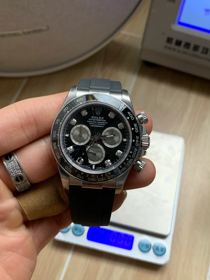 Cosmograph Daytona 40 — صورة من إدراج المورّد لهذه المواصفات، زاوية 2
