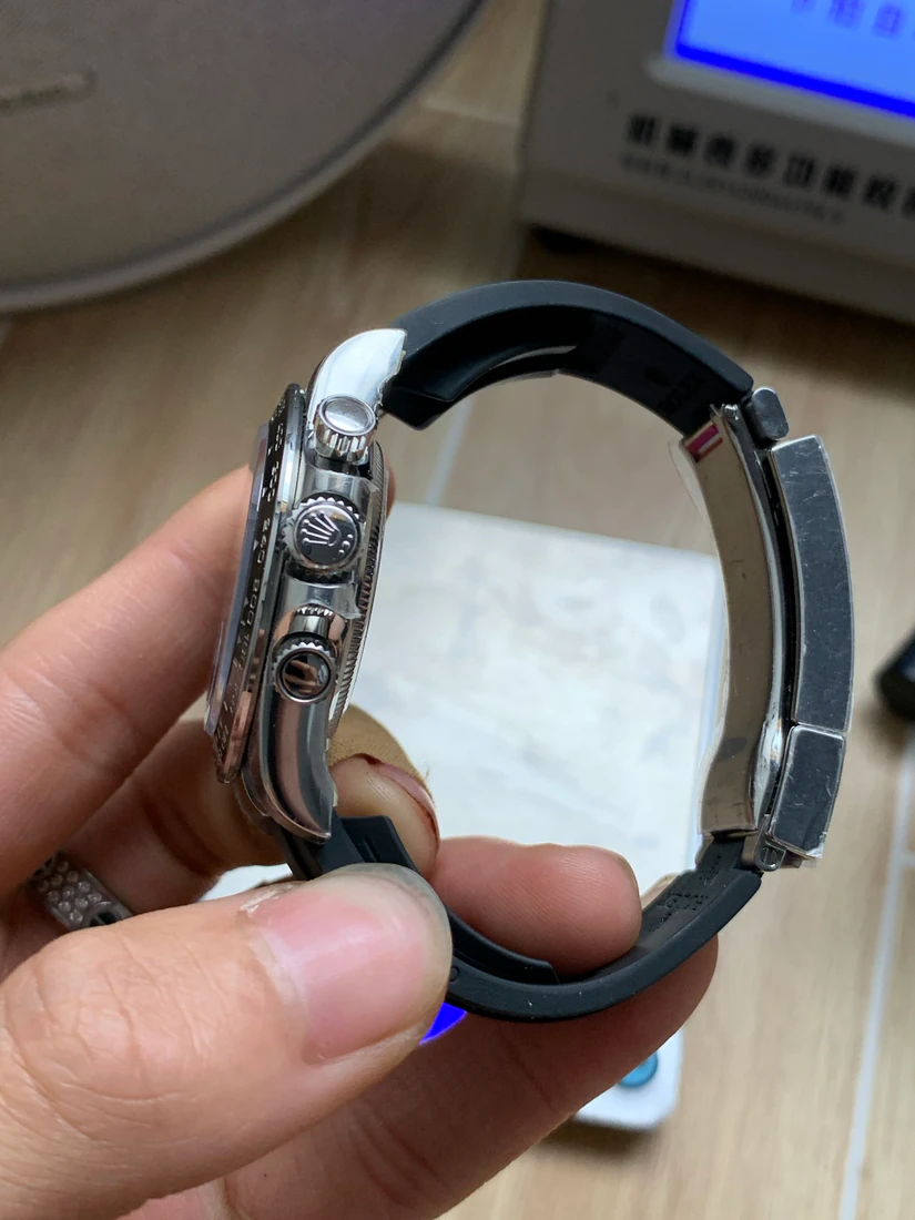 Cosmograph Daytona 40 — صورة من إدراج المورّد لهذه المواصفات، زاوية 5