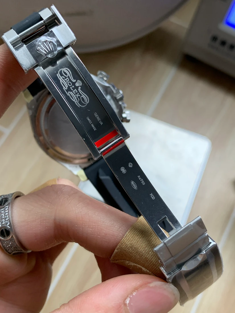 Cosmograph Daytona 40 — صورة من إدراج المورّد لهذه المواصفات، زاوية 6