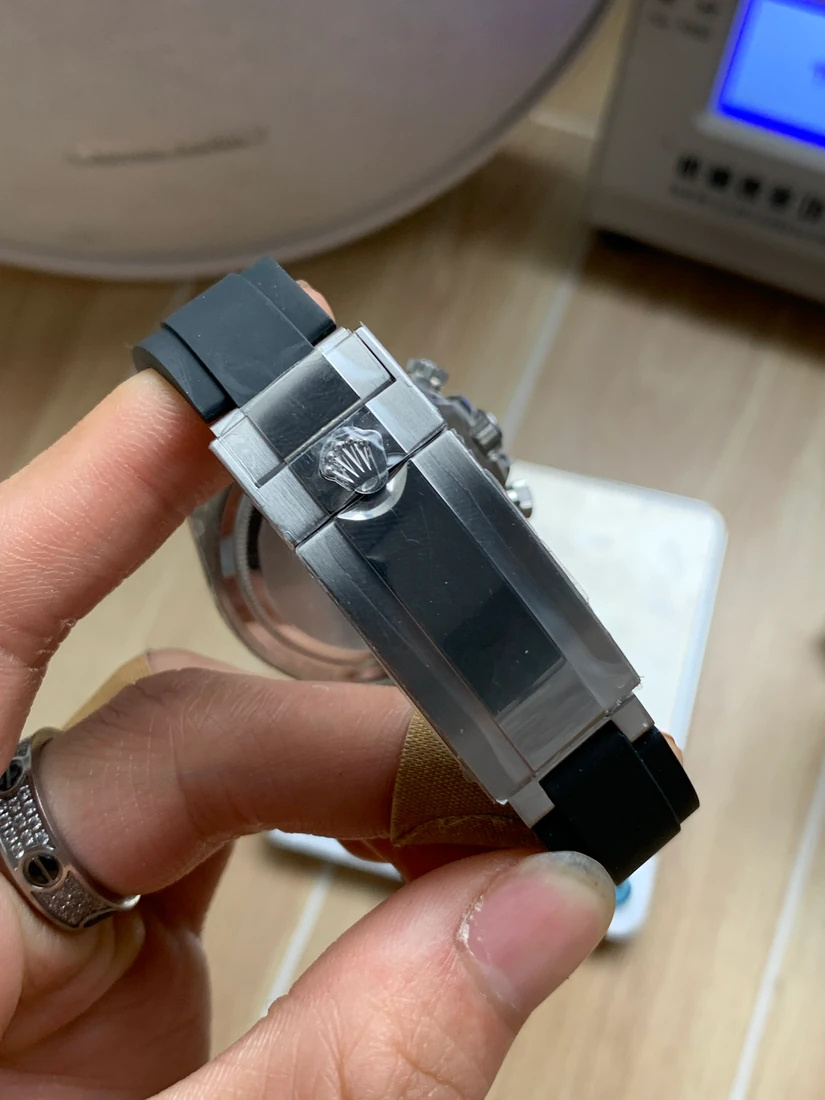 Cosmograph Daytona 40 — صورة من إدراج المورّد لهذه المواصفات، زاوية 7