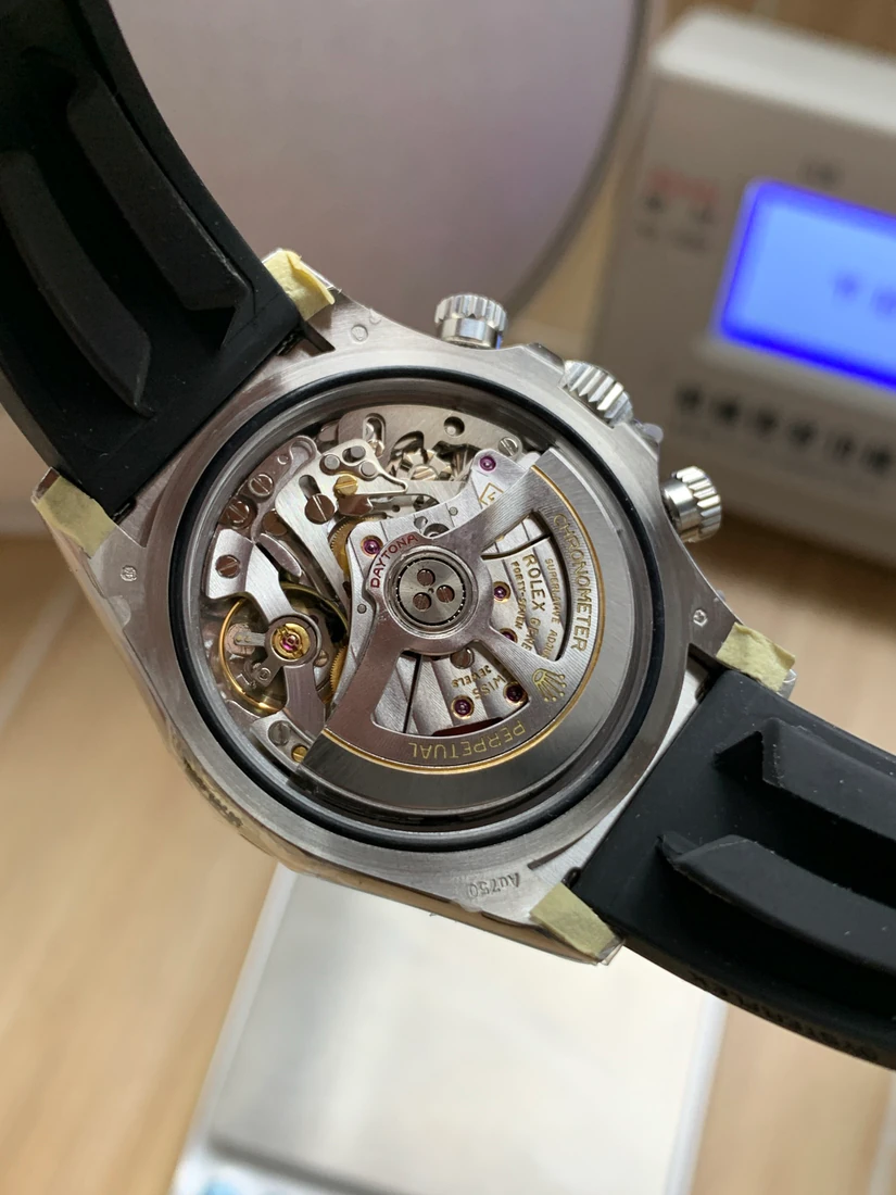 Cosmograph Daytona 40 — صورة من إدراج المورّد لهذه المواصفات، زاوية 8