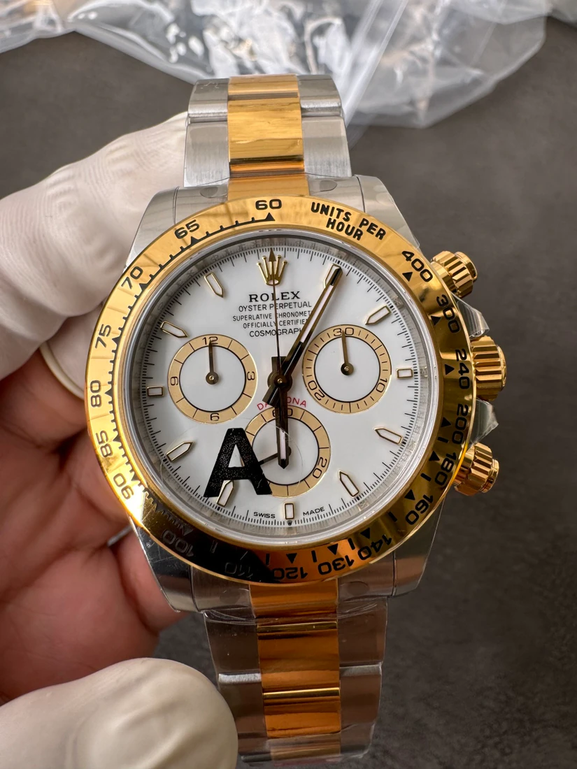 Cosmograph Daytona 40 — صورة من إدراج المورّد لهذه المواصفات، زاوية 1