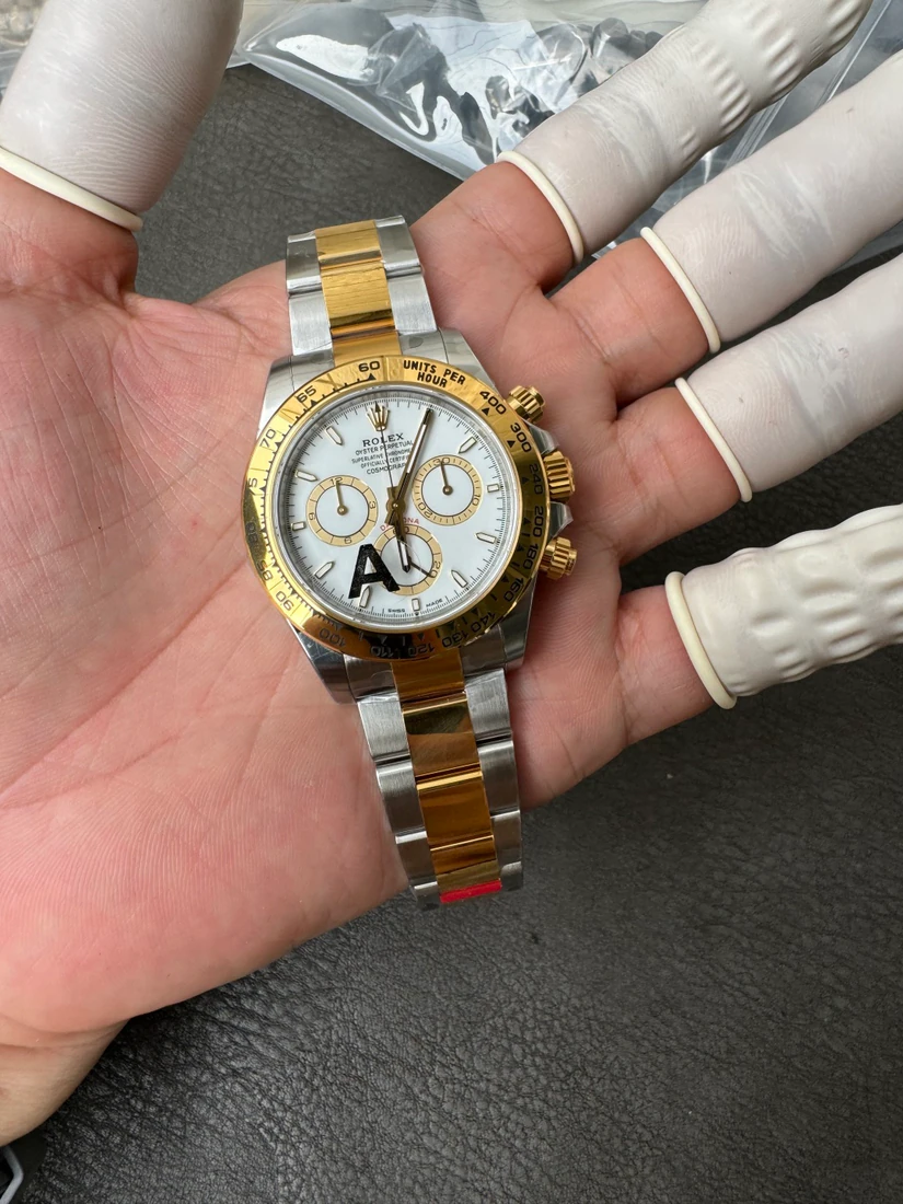 Cosmograph Daytona 40 — صورة من إدراج المورّد لهذه المواصفات، زاوية 10