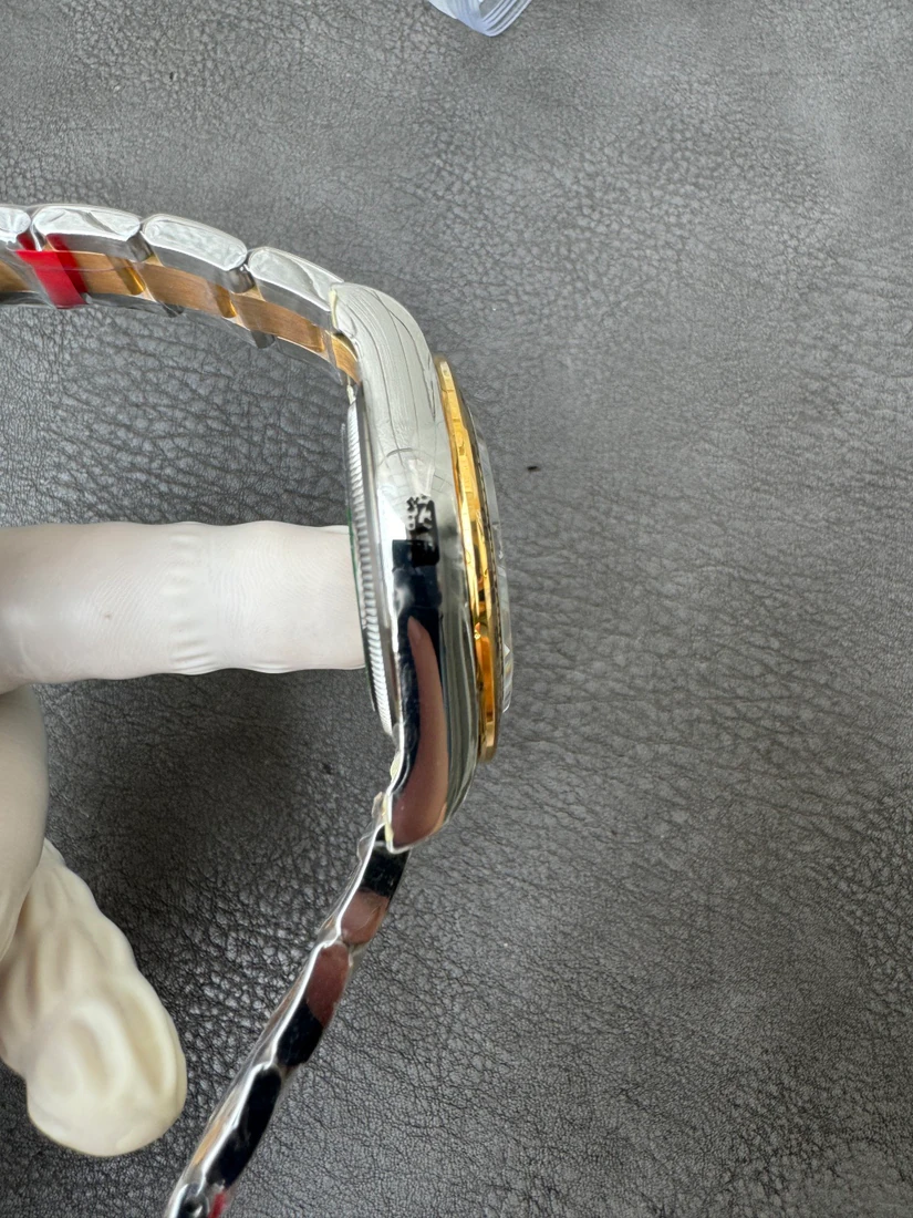 Cosmograph Daytona 40 — صورة من إدراج المورّد لهذه المواصفات، زاوية 11