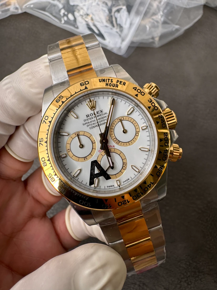 Cosmograph Daytona 40 — صورة من إدراج المورّد لهذه المواصفات، زاوية 2