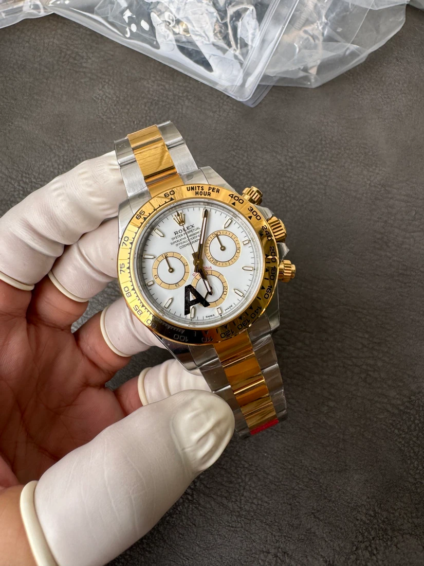 Cosmograph Daytona 40 — صورة من إدراج المورّد لهذه المواصفات، زاوية 5
