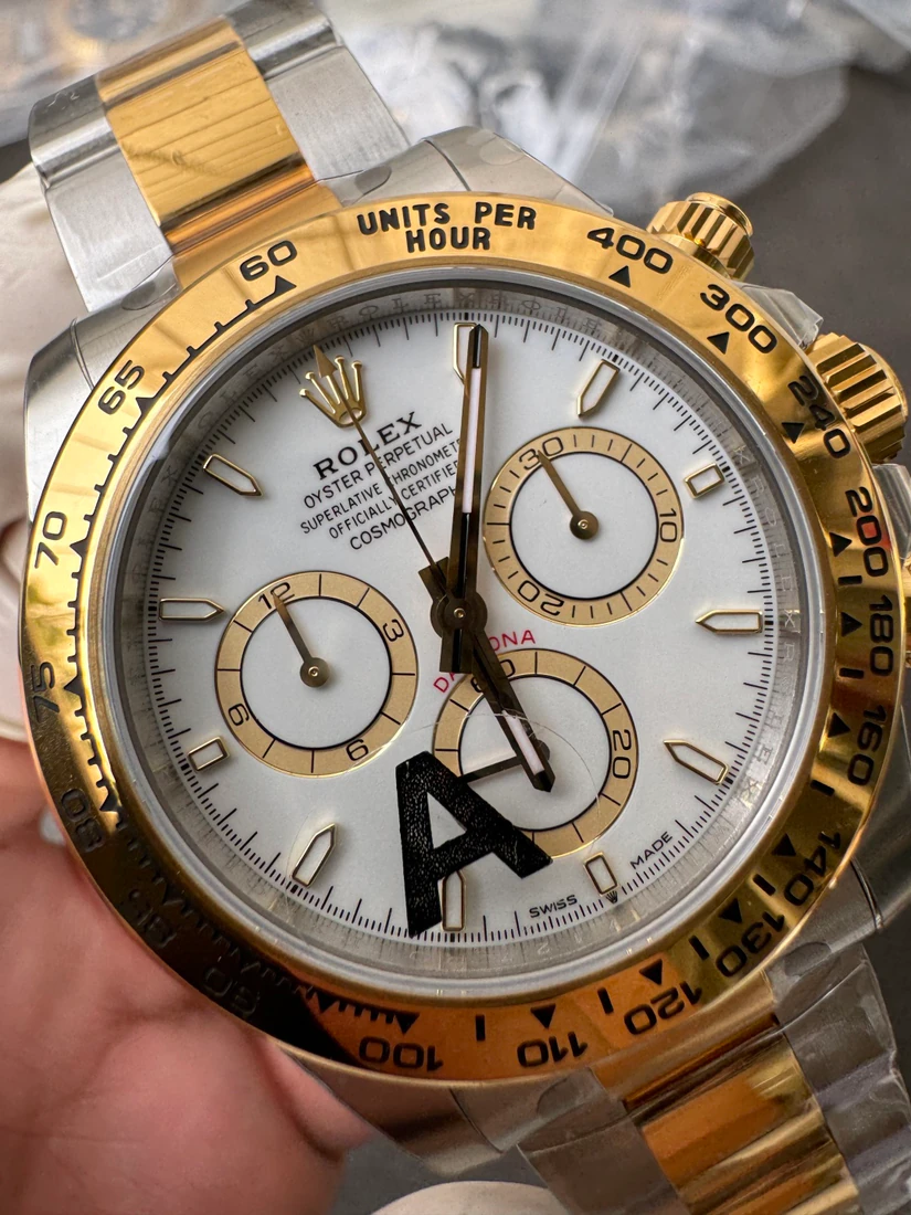 Cosmograph Daytona 40 — صورة من إدراج المورّد لهذه المواصفات، زاوية 8