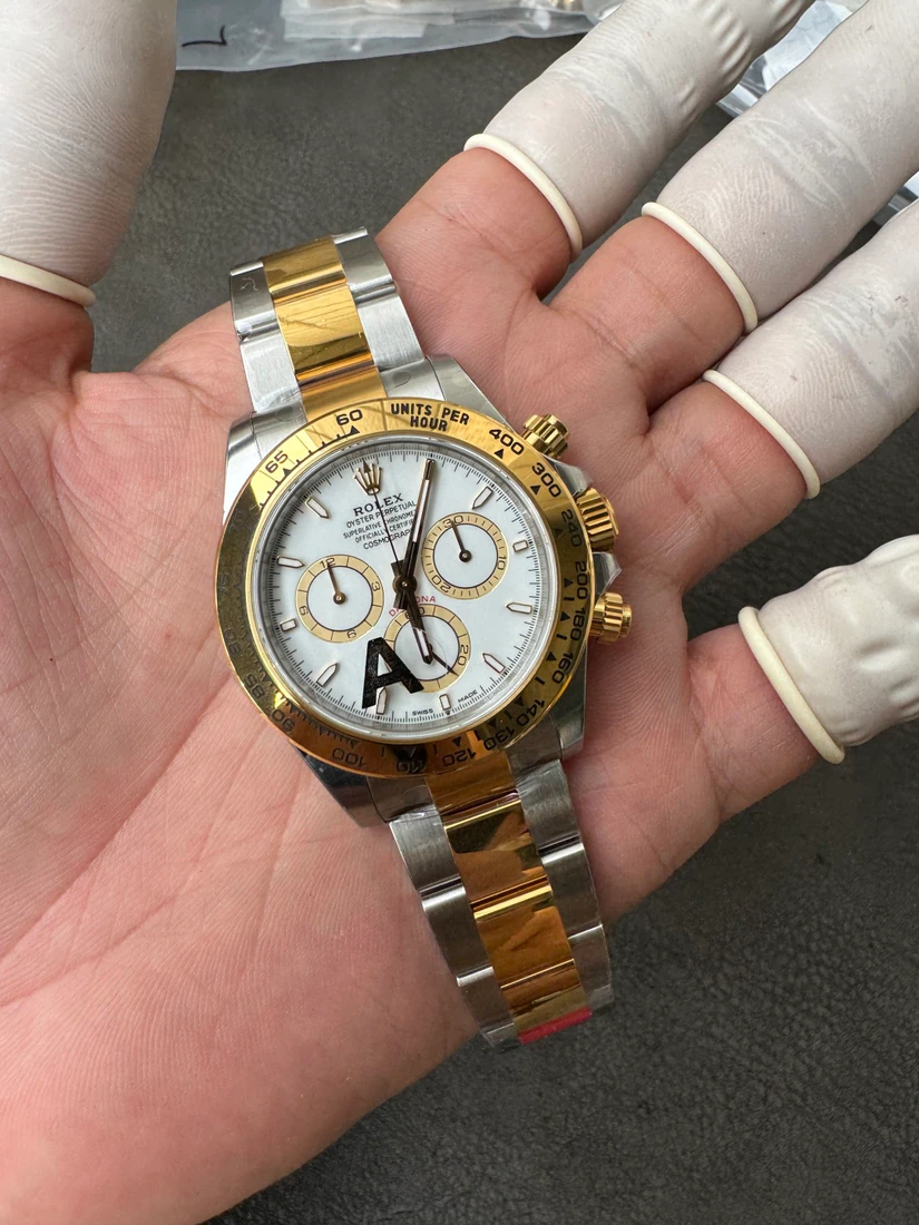 Cosmograph Daytona 40 — صورة من إدراج المورّد لهذه المواصفات، زاوية 9
