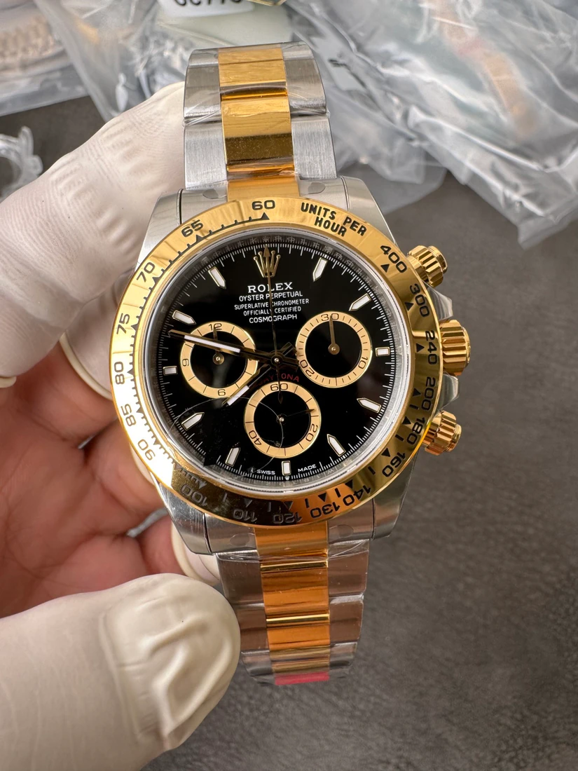 Cosmograph Daytona 40 — صورة من إدراج المورّد لهذه المواصفات، زاوية 1