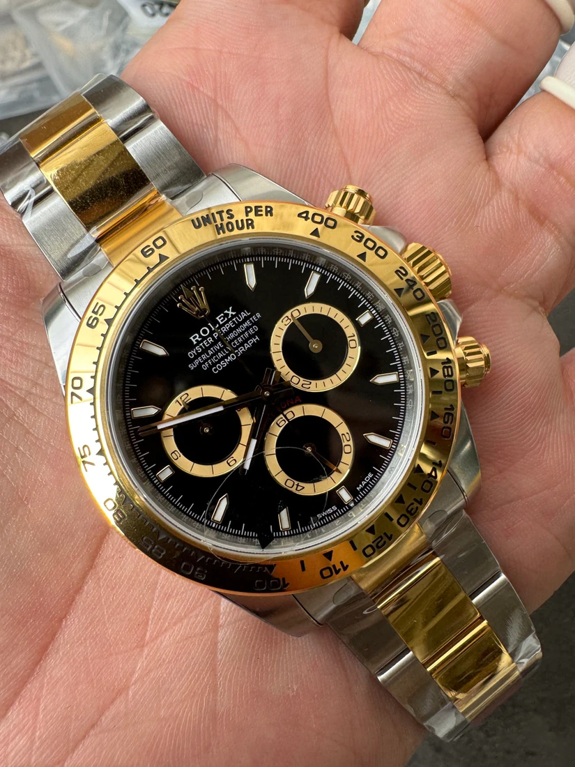 Cosmograph Daytona 40 — صورة من إدراج المورّد لهذه المواصفات، زاوية 11