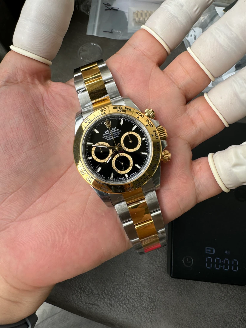 Cosmograph Daytona 40 — صورة من إدراج المورّد لهذه المواصفات، زاوية 12