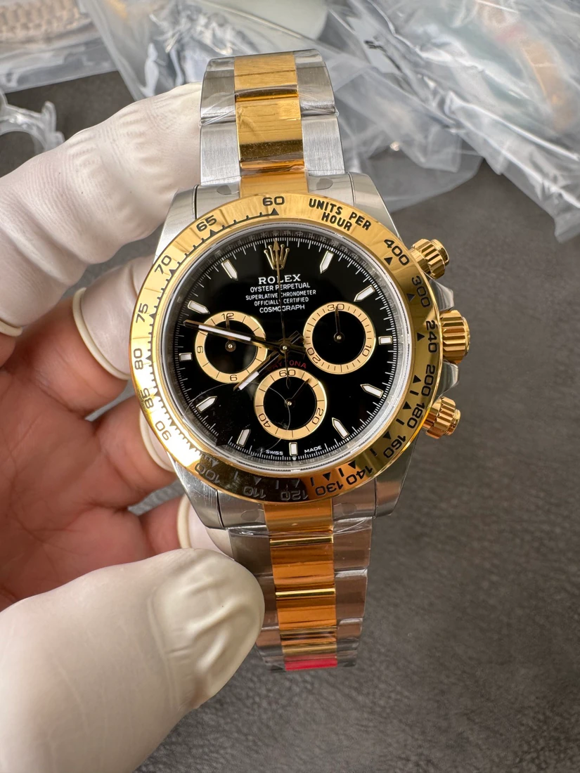 Cosmograph Daytona 40 — صورة من إدراج المورّد لهذه المواصفات، زاوية 3