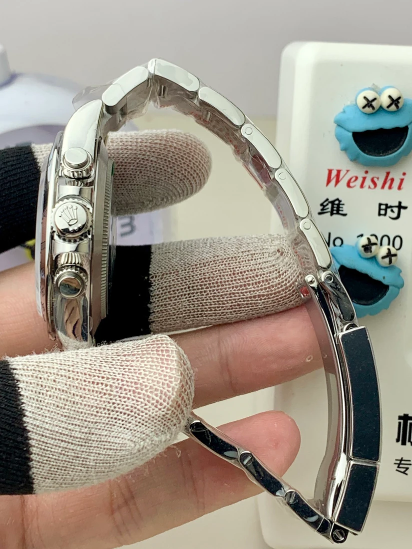 Cosmograph Daytona 40 — صورة من إدراج المورّد لهذه المواصفات، زاوية 3
