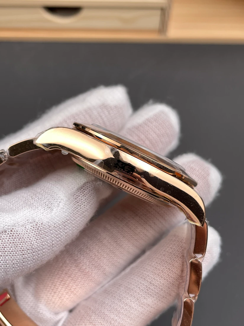 Cosmograph Daytona 40 — supplier listing photo of this configuration, view 4