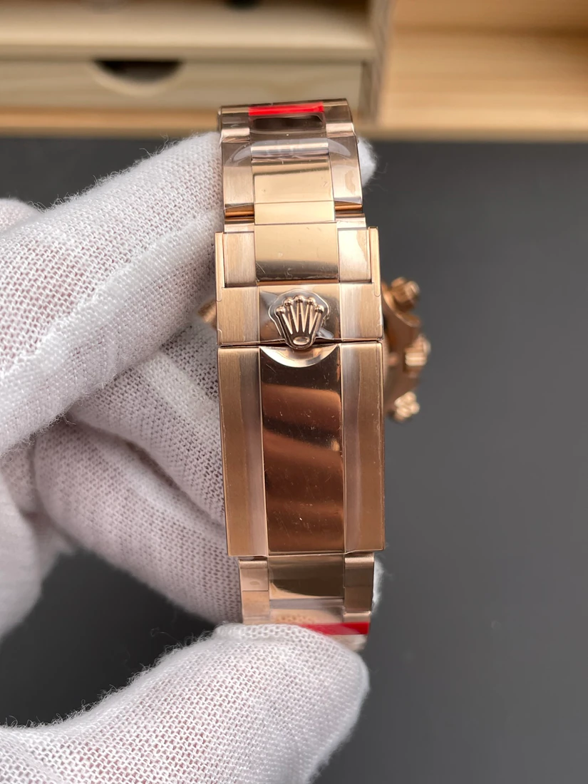 Cosmograph Daytona 40 — supplier listing photo of this configuration, view 5
