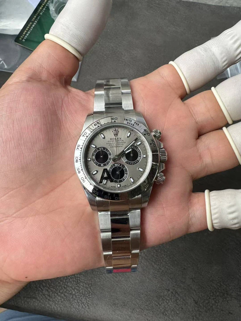 Cosmograph Daytona 40 — supplier listing photo of this configuration, view 2