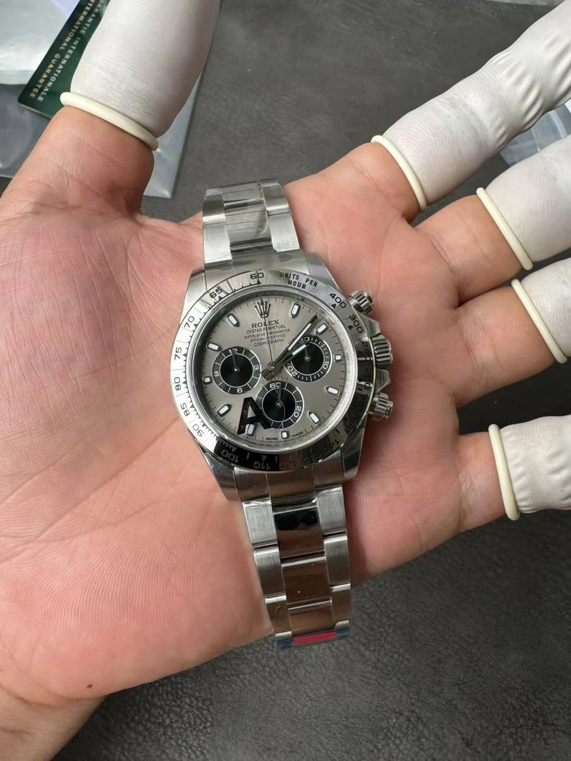 Cosmograph Daytona 40 — supplier listing photo of this configuration, view 3