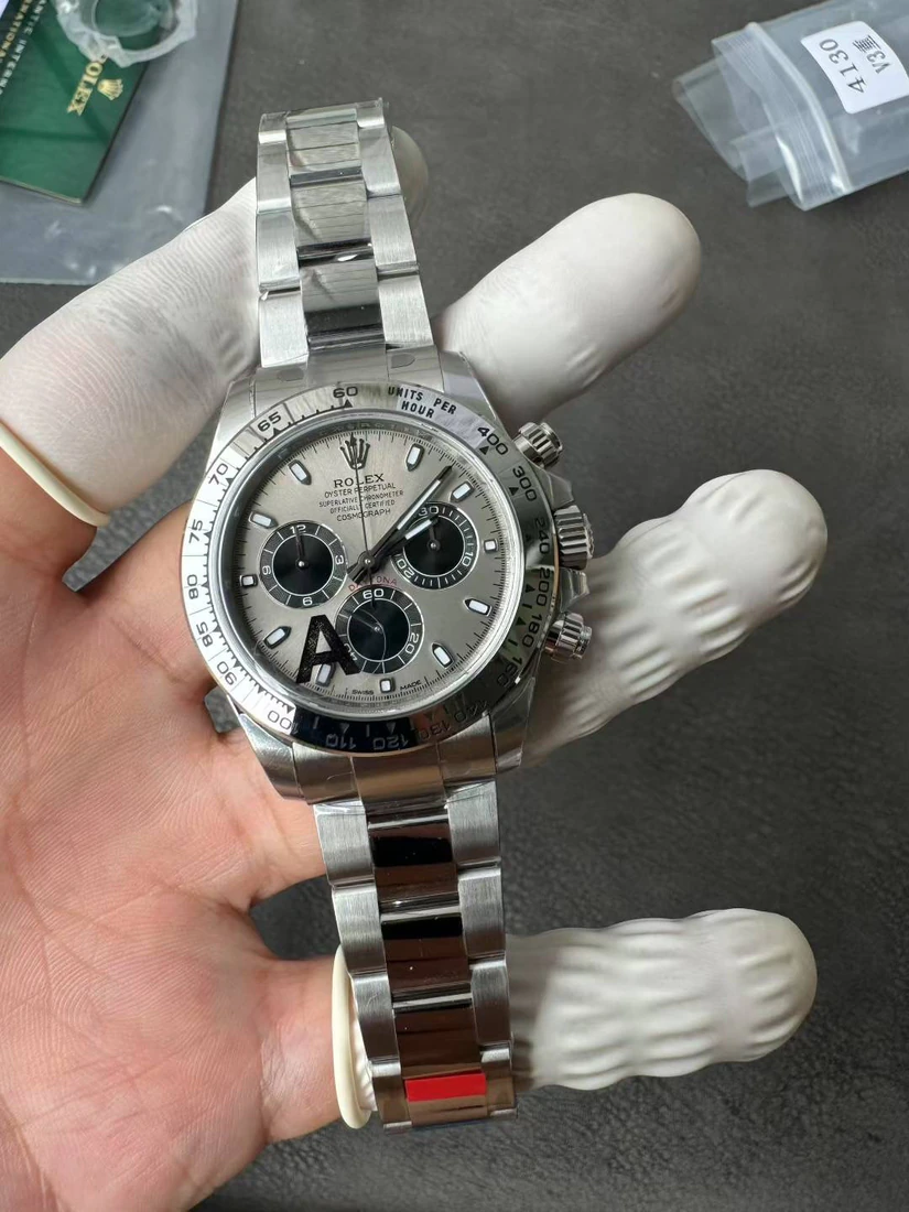 Cosmograph Daytona 40 — supplier listing photo of this configuration, view 4