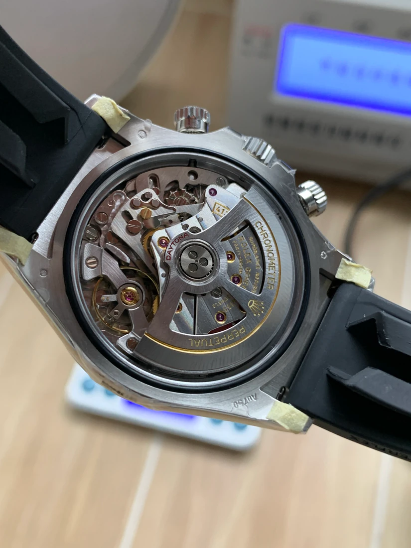 Cosmograph Daytona 40 — صورة من إدراج المورّد لهذه المواصفات، زاوية 5