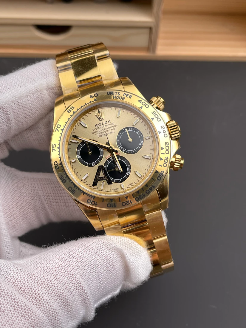 Cosmograph Daytona 40 — صورة من إدراج المورّد لهذه المواصفات، زاوية 3