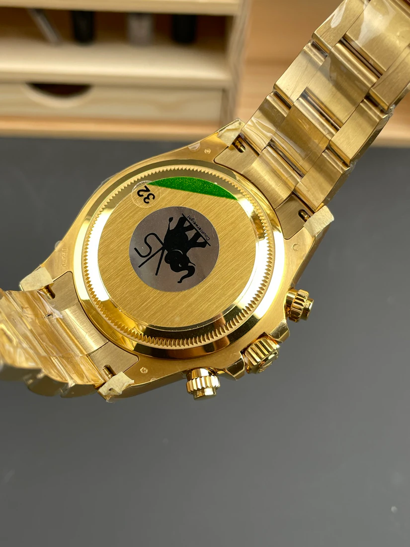 Cosmograph Daytona 40 — صورة من إدراج المورّد لهذه المواصفات، زاوية 4