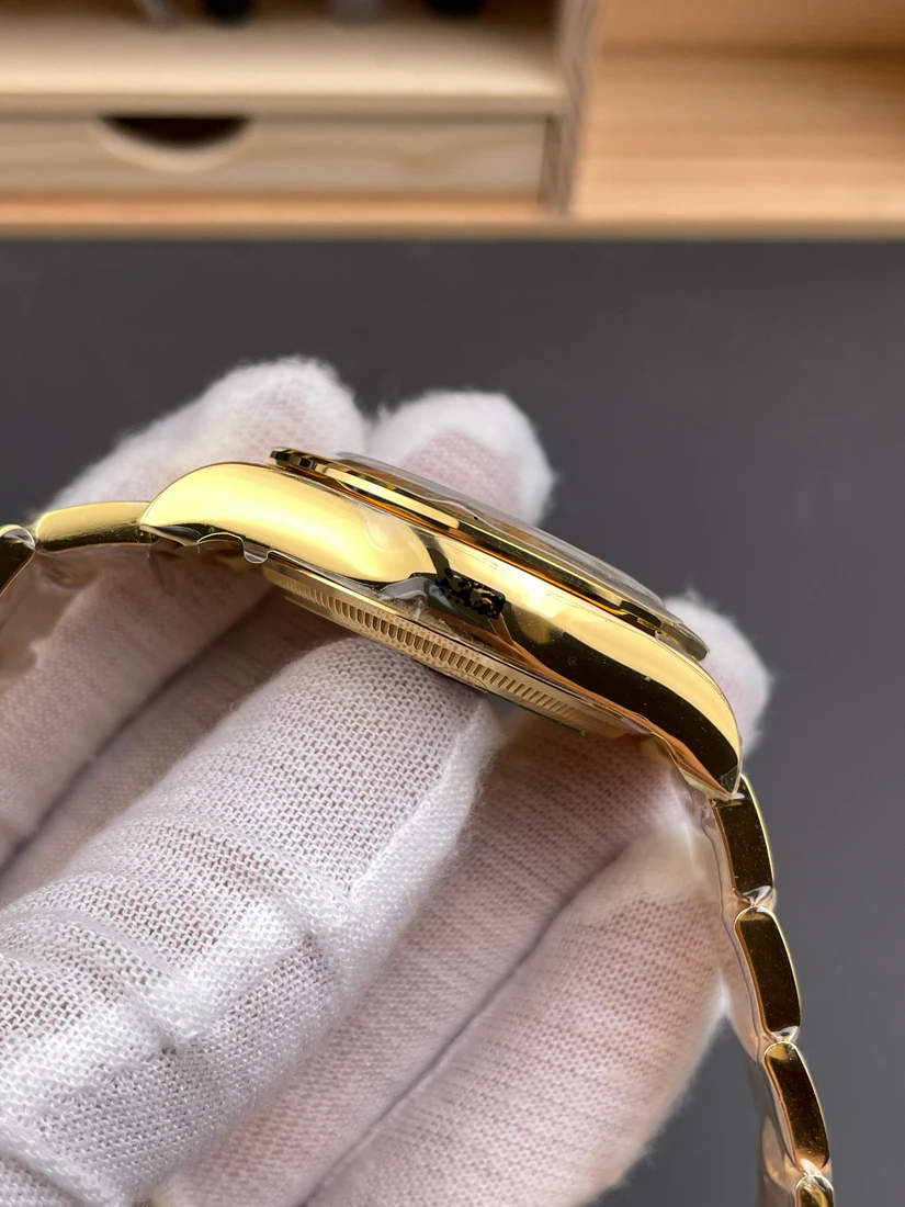 Cosmograph Daytona 40 — صورة من إدراج المورّد لهذه المواصفات، زاوية 6