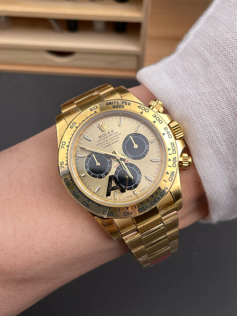 Cosmograph Daytona 40 — صورة من إدراج المورّد لهذه المواصفات، زاوية 8