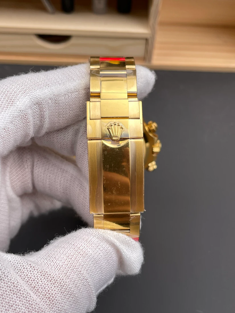 Cosmograph Daytona 40 — صورة من إدراج المورّد لهذه المواصفات، زاوية 9