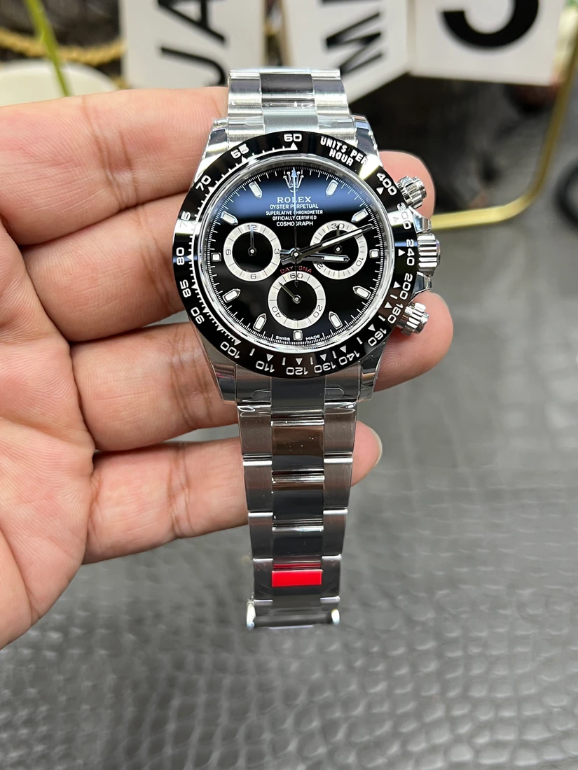 Cosmograph Daytona 40 — صورة من إدراج المورّد لهذه المواصفات، زاوية 1