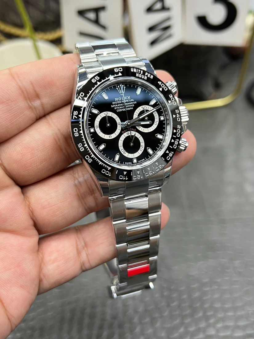 Cosmograph Daytona 40 — صورة من إدراج المورّد لهذه المواصفات، زاوية 2