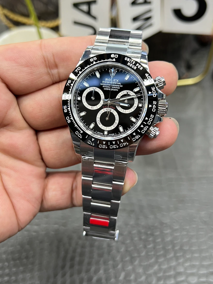 Cosmograph Daytona 40 — صورة من إدراج المورّد لهذه المواصفات، زاوية 3