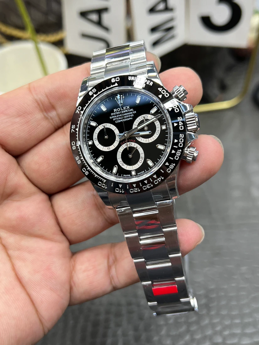 Cosmograph Daytona 40 — صورة من إدراج المورّد لهذه المواصفات، زاوية 4
