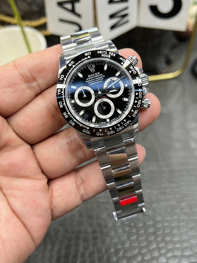 Cosmograph Daytona 40 — صورة من إدراج المورّد لهذه المواصفات، زاوية 5