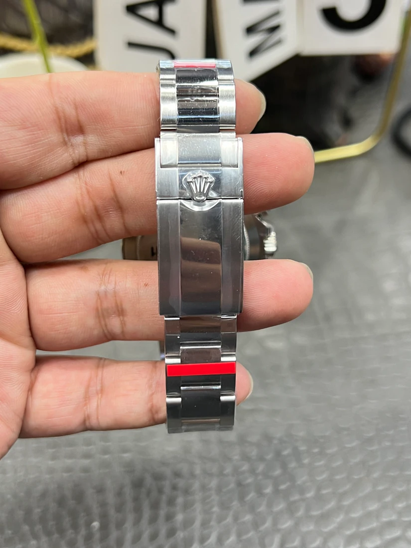 Cosmograph Daytona 40 — صورة من إدراج المورّد لهذه المواصفات، زاوية 6