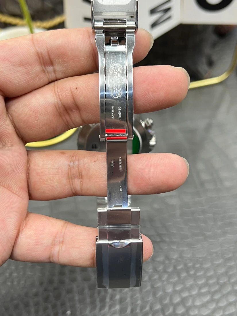 Cosmograph Daytona 40 — صورة من إدراج المورّد لهذه المواصفات، زاوية 7
