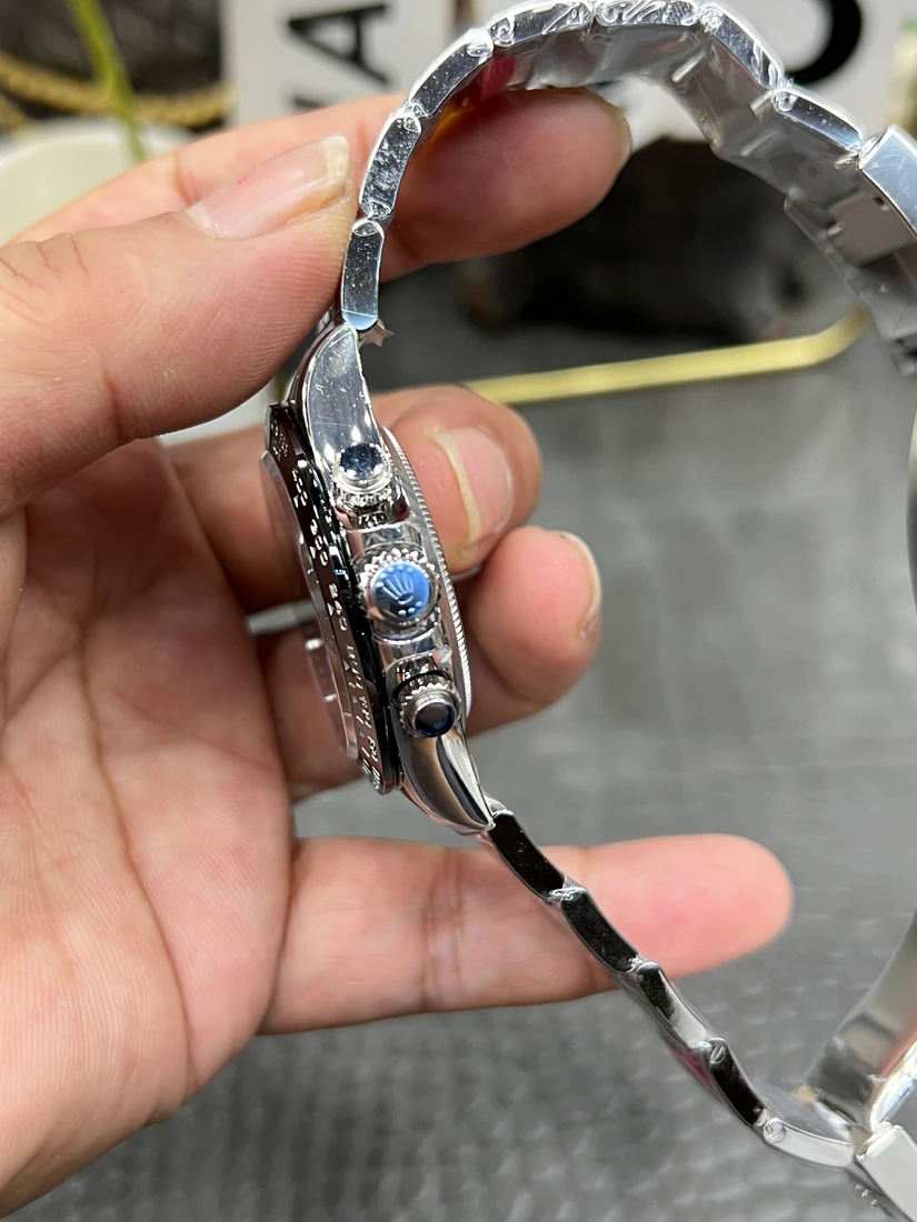 Cosmograph Daytona 40 — صورة من إدراج المورّد لهذه المواصفات، زاوية 8