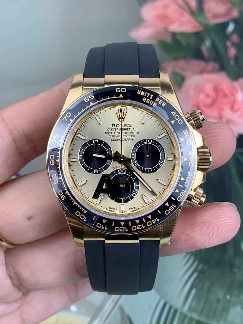 Cosmograph Daytona 40 — صورة من إدراج المورّد لهذه المواصفات، زاوية 1