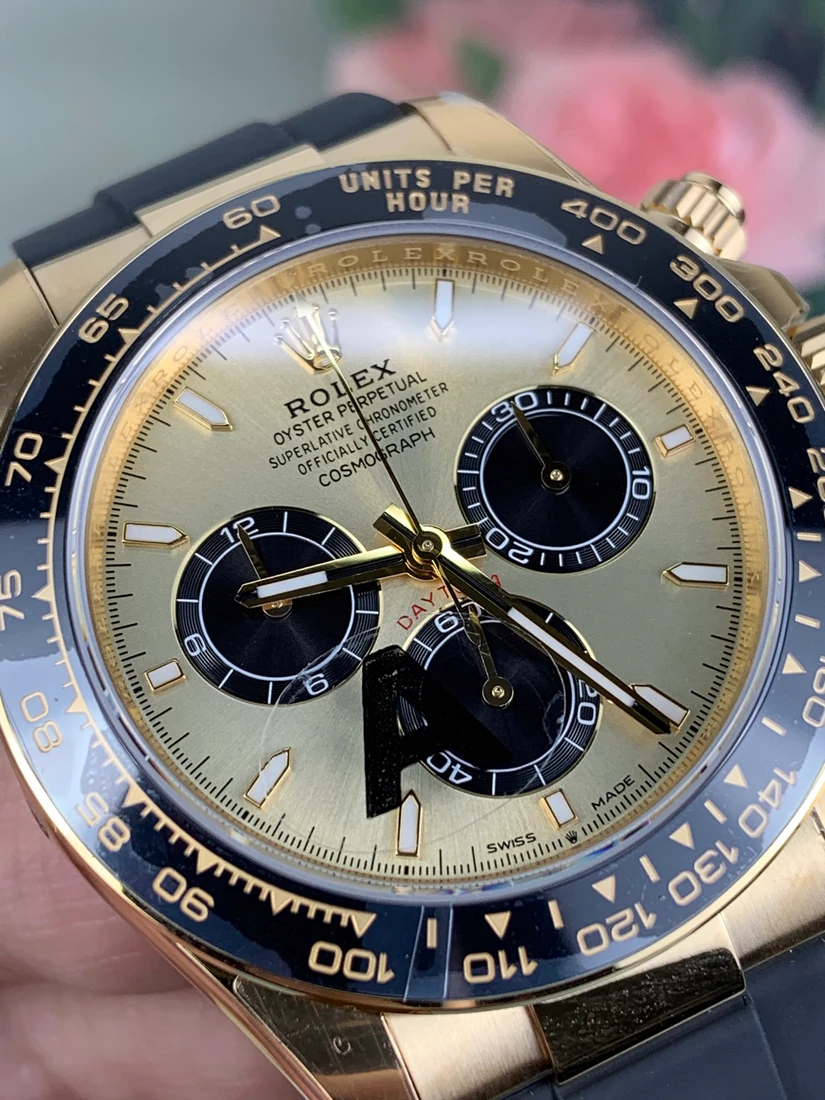 Cosmograph Daytona 40 — صورة من إدراج المورّد لهذه المواصفات، زاوية 3