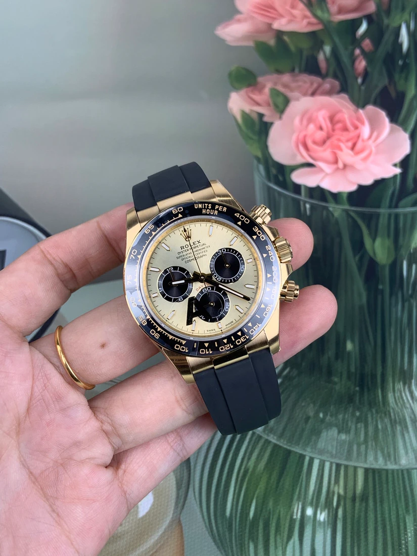 Cosmograph Daytona 40 — صورة من إدراج المورّد لهذه المواصفات، زاوية 4