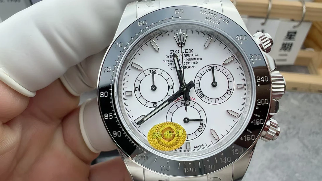 Cosmograph Daytona 40 — صورة من إدراج المورّد لهذه المواصفات، زاوية 1