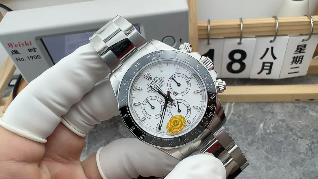 Cosmograph Daytona 40 — صورة من إدراج المورّد لهذه المواصفات، زاوية 3