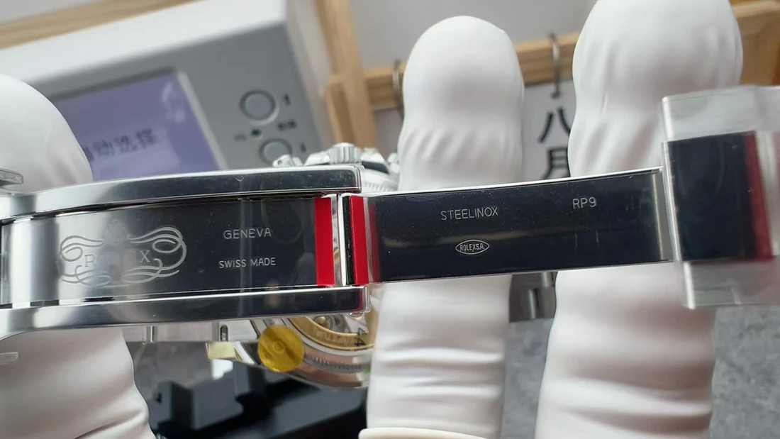 Cosmograph Daytona 40 — صورة من إدراج المورّد لهذه المواصفات، زاوية 4