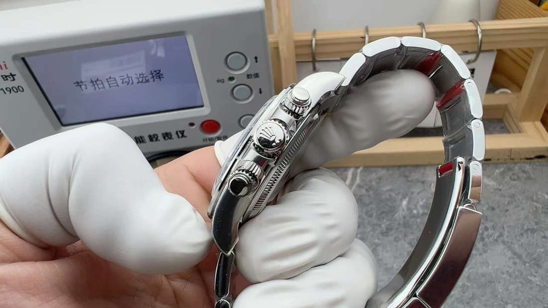 Cosmograph Daytona 40 — صورة من إدراج المورّد لهذه المواصفات، زاوية 5