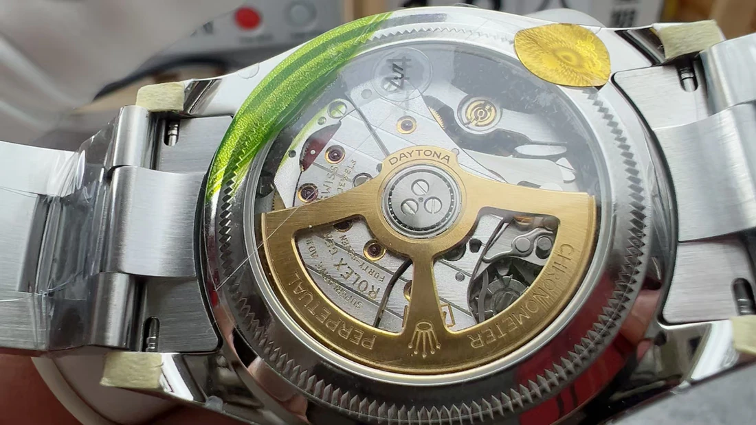 Cosmograph Daytona 40 — صورة من إدراج المورّد لهذه المواصفات، زاوية 9